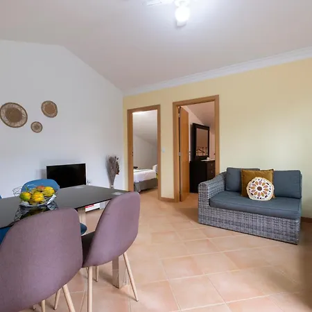 Sara House דירה
